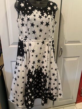 Black and White Star Print Backless Dress
